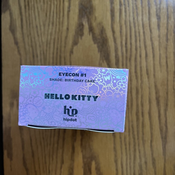 HipDot Hello Kitty Eye Shadow Sanrio Eyecon Baked 1 Birthday Cake New RARE - Picture 6 of 7